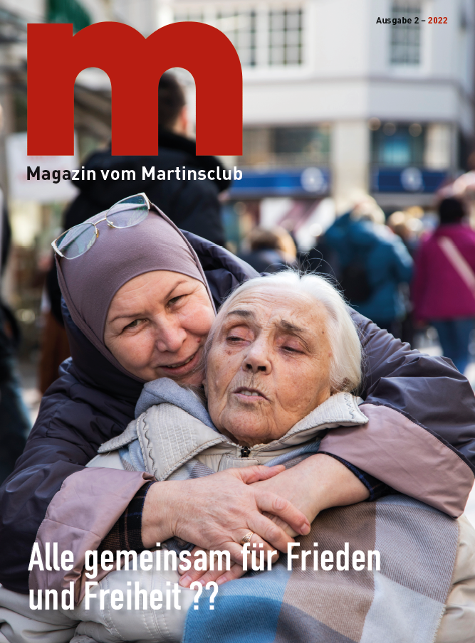 m Cover, Frauen umarmen sich