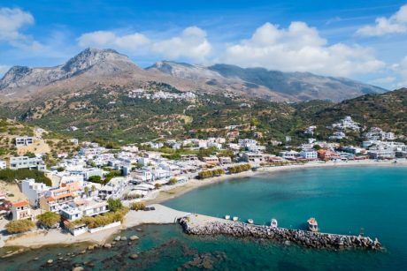 Luftaufnahme eines Strandgebietes von Kreta