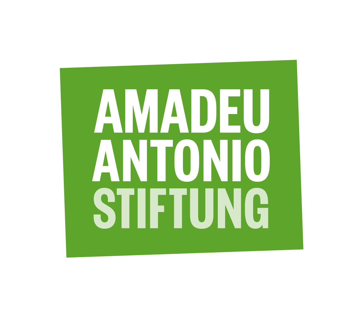 Logo Amadeu Antonio Stiftung Grüner Hintergrund mit dem Aufdruck "AMADEU ANTONIO STIFTUNG"
