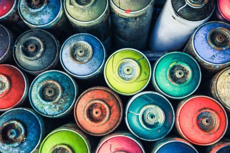 Farbsprühdosen von oben