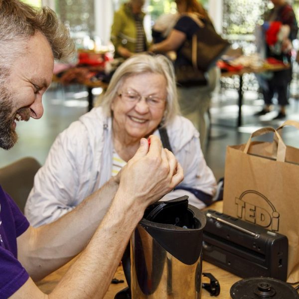 Kleidertausch und Reparaturcafé