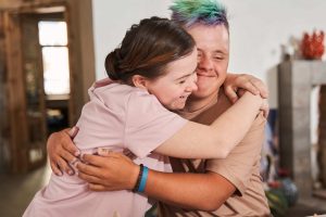 Gemeinsam statt einsam - AdobeStock_Yakobchuk Olena Gemeinsam statt einsam - AdobeStock_Yakobchuk Olena